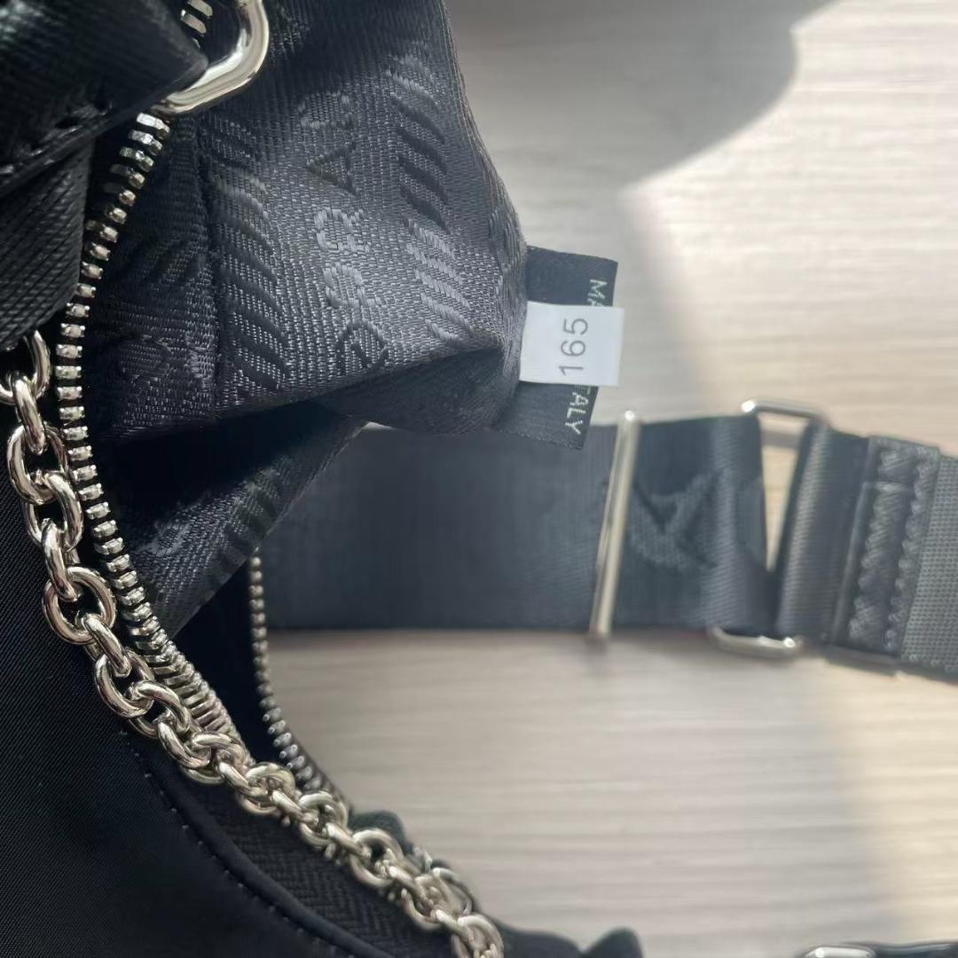 プラダ Re-Edition 2005 Re-Nylon