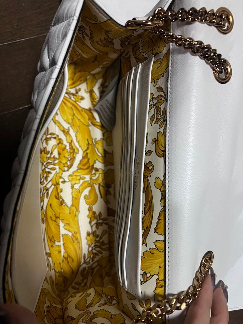 VERSACE キルティングバッグ　ホワイトカラー