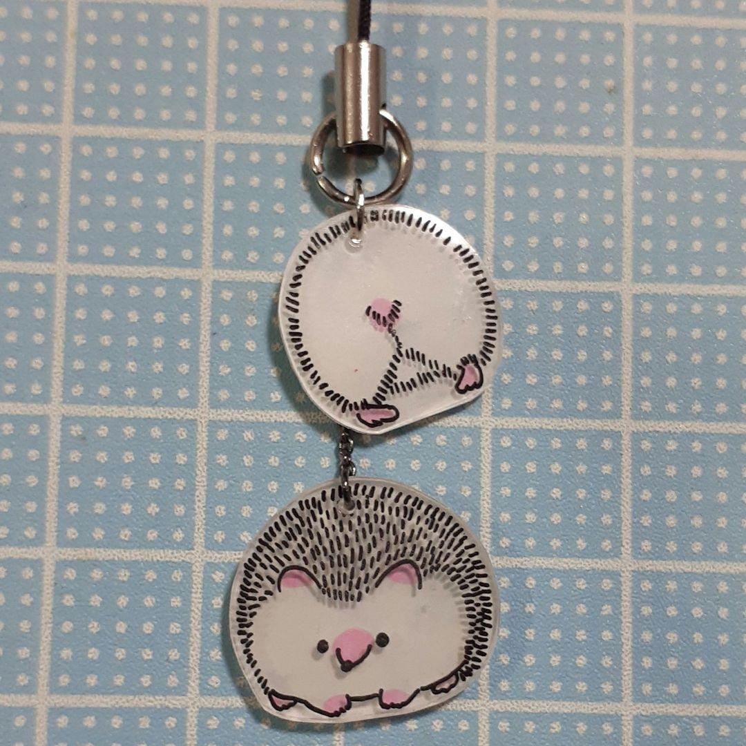 ハンドメイド　ハリネズミとお尻のストラップ　大きめ　カニカンに変更可能です。