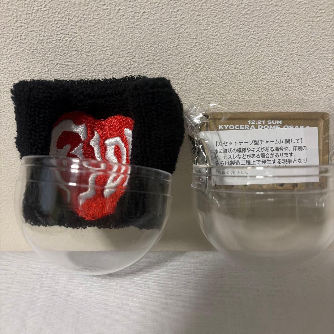 B'z FYOPガチャガチャ 12月21日日付入りカセットチャーム　リストバンド