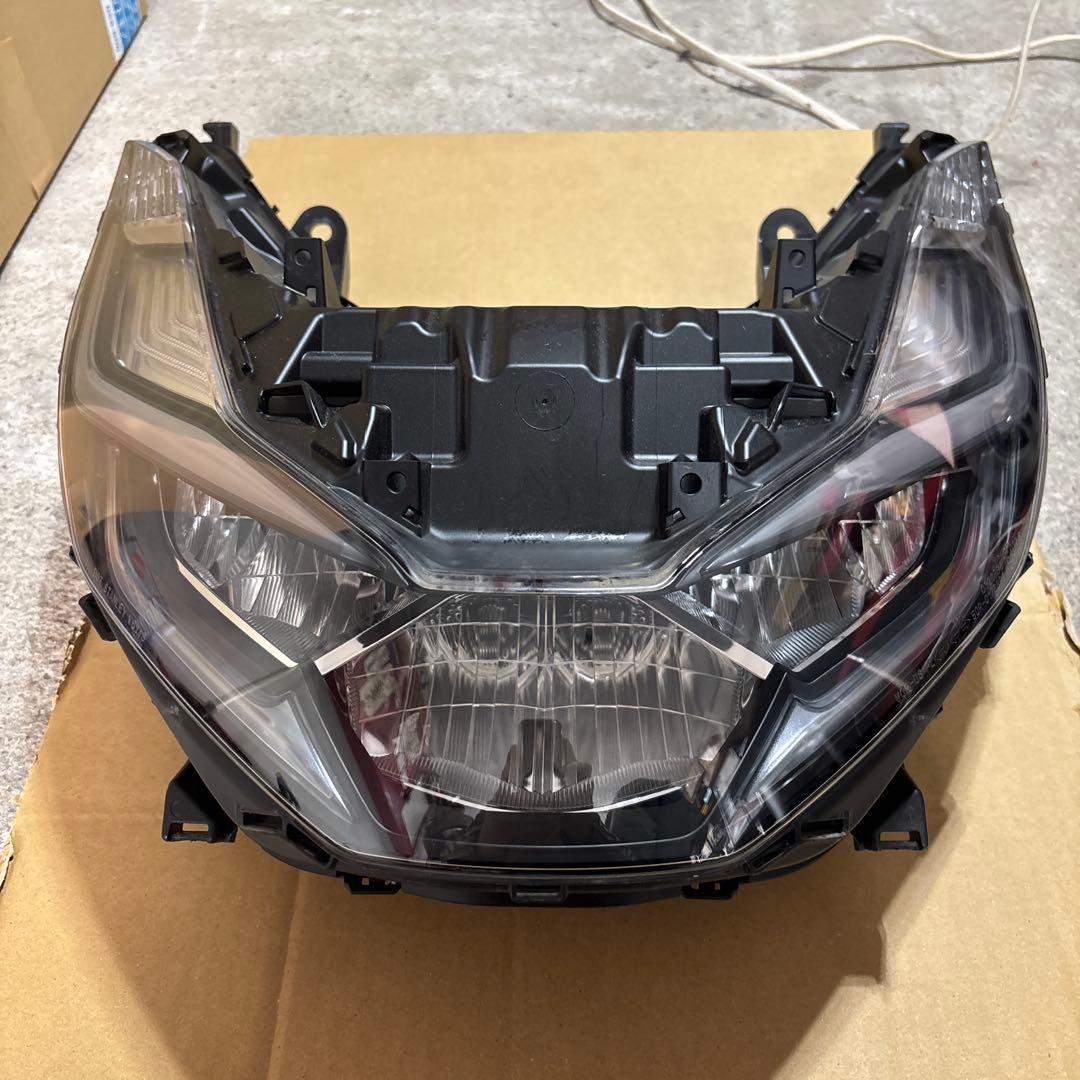 JK05 KF47 PCX 中古　純正　美品LED ヘッドライト ホンダ　送料込