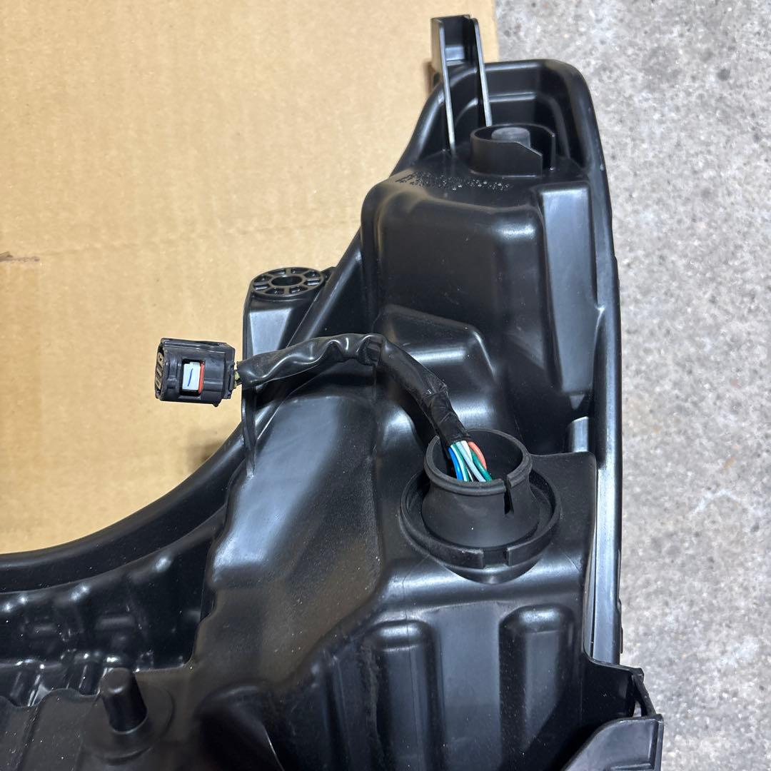 JK05 KF47 PCX 中古　純正　美品LED ヘッドライト ホンダ　送料込