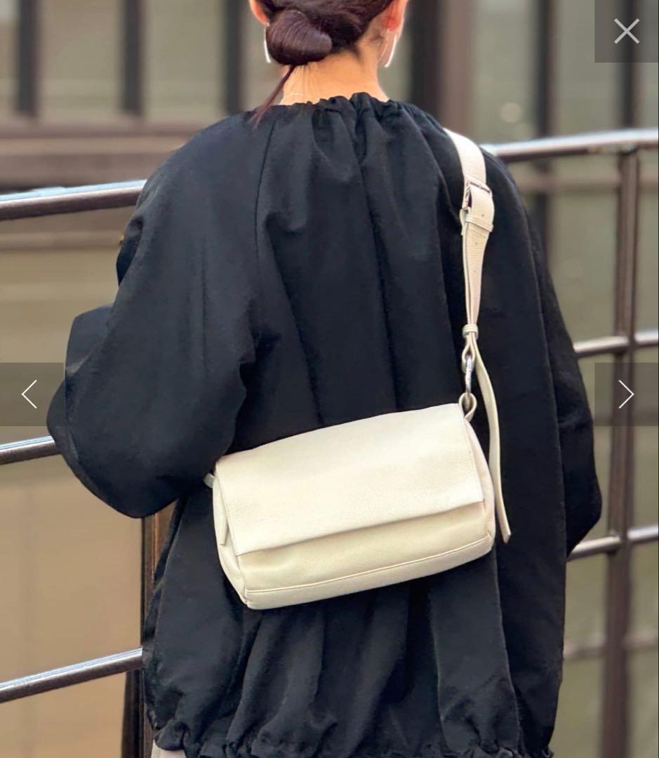 BEARDSLEY 本革レザーボディバッグ