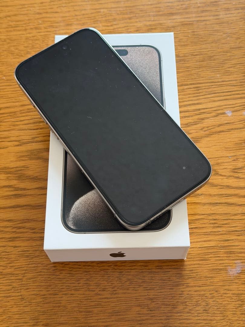 iPhone15 Pro/ナチョナルチタニウム/256GB