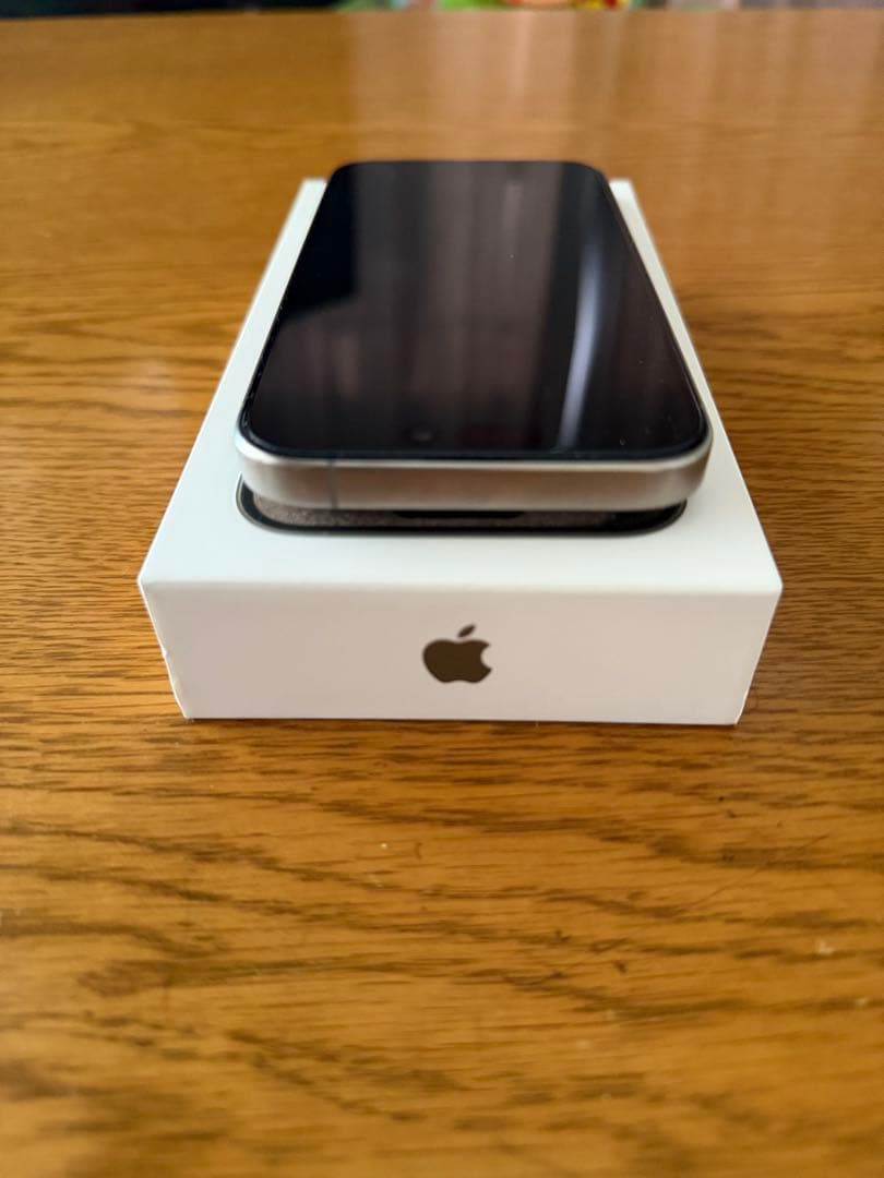 iPhone15 Pro/ナチョナルチタニウム/256GB