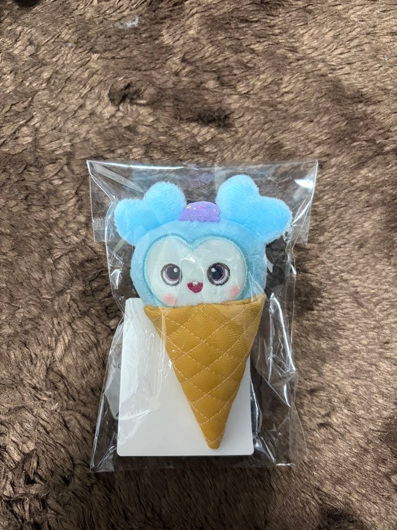 TWICE BABY LOVELYZS アイスぬいぐるみバッチ