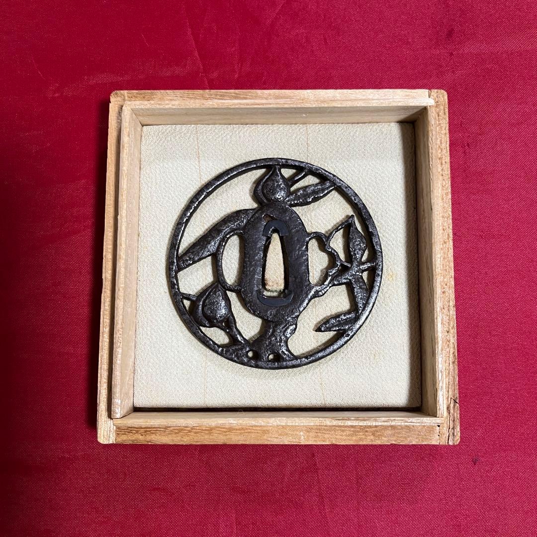 鍔　鍔　桃の図