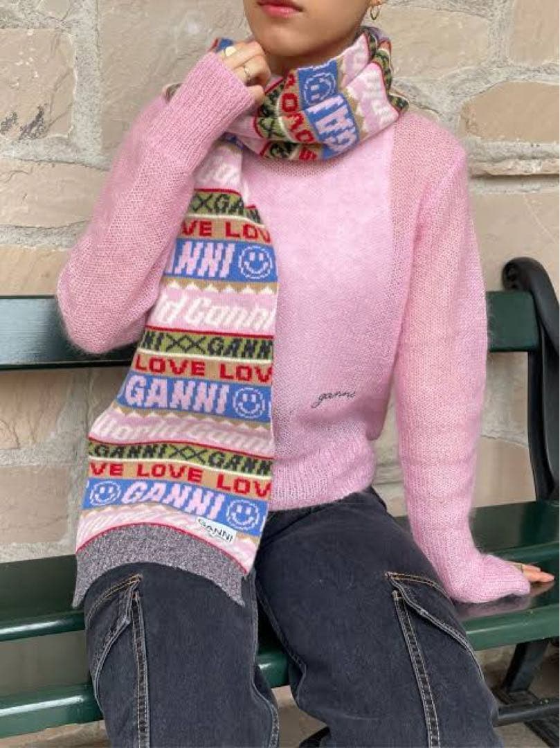 GANNI ロゴ入りマフラー マルチカラー