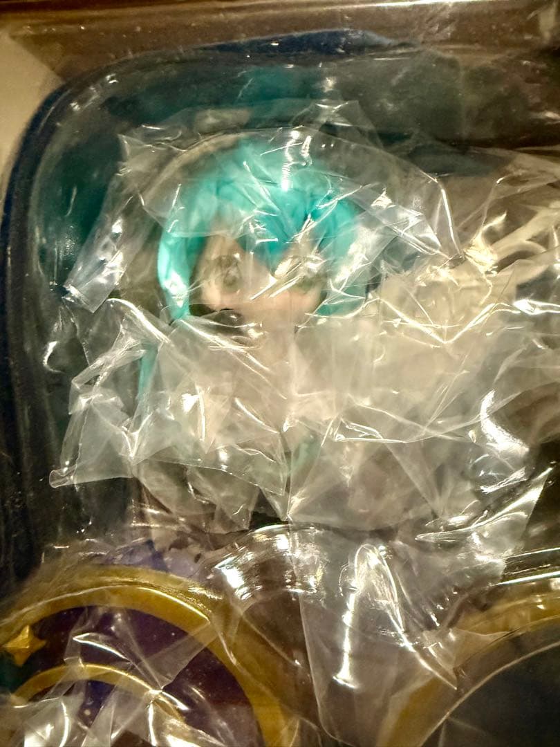初音ミク 16th フィギュア オルゴール 缶バッジ 中国限定