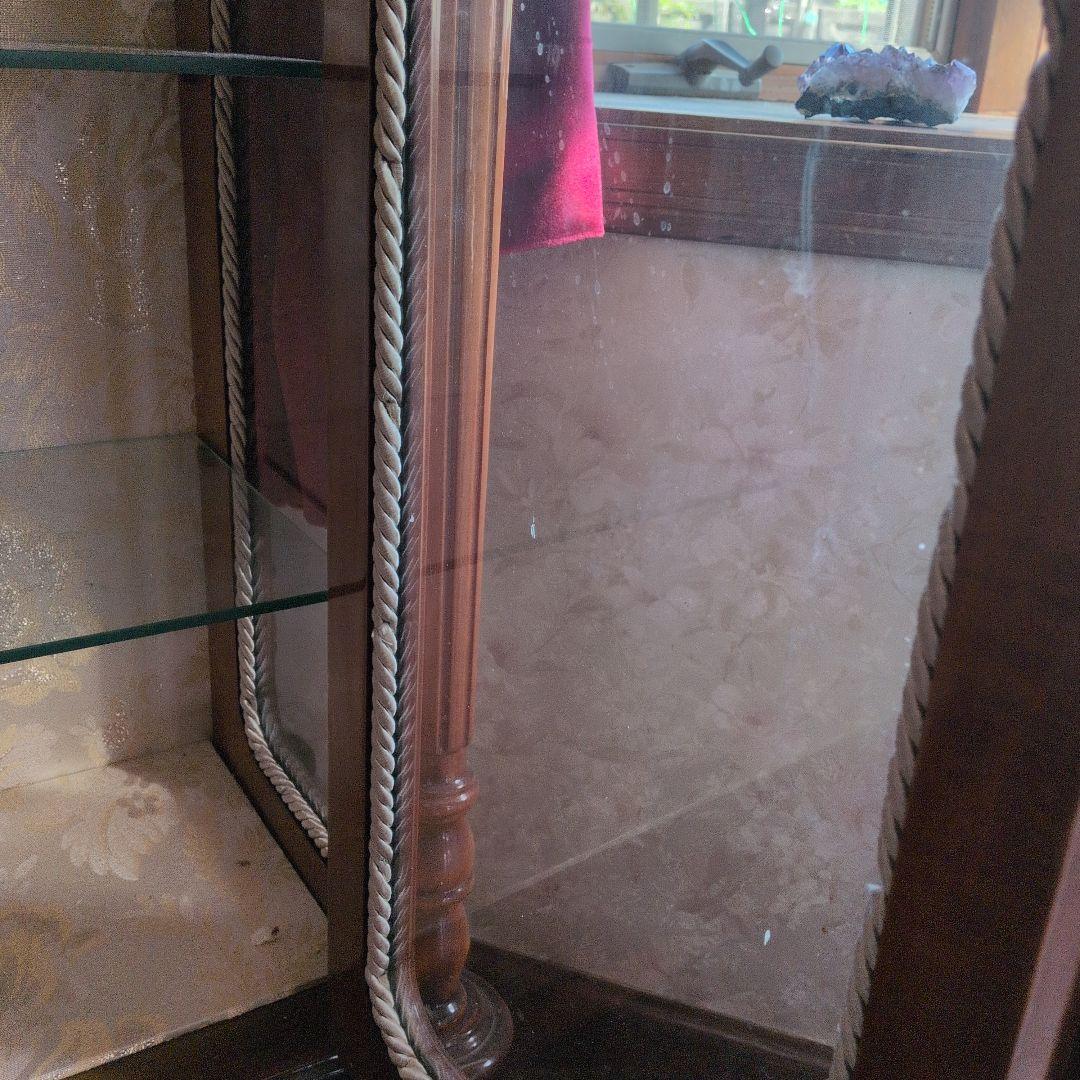 木製キャビネット ガラス扉付き