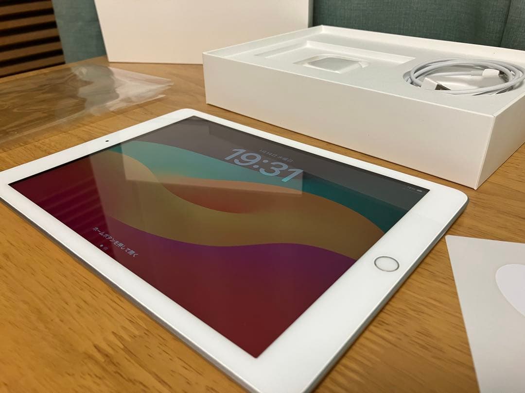 【美品】第6世代　iPad シルバー　Wi-Fi 32GB シートシール付