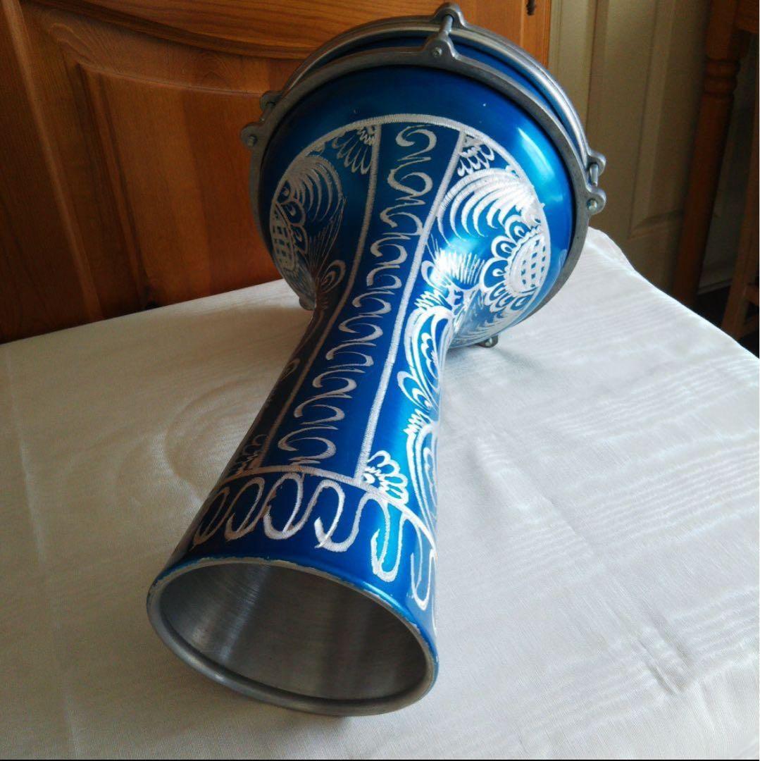 青い装飾模様のパーカッション楽器