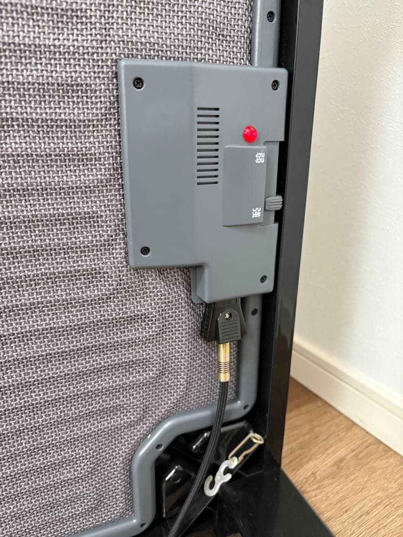 『カインズ』全面フラットヒーター　温度調整可能　正方形　黒