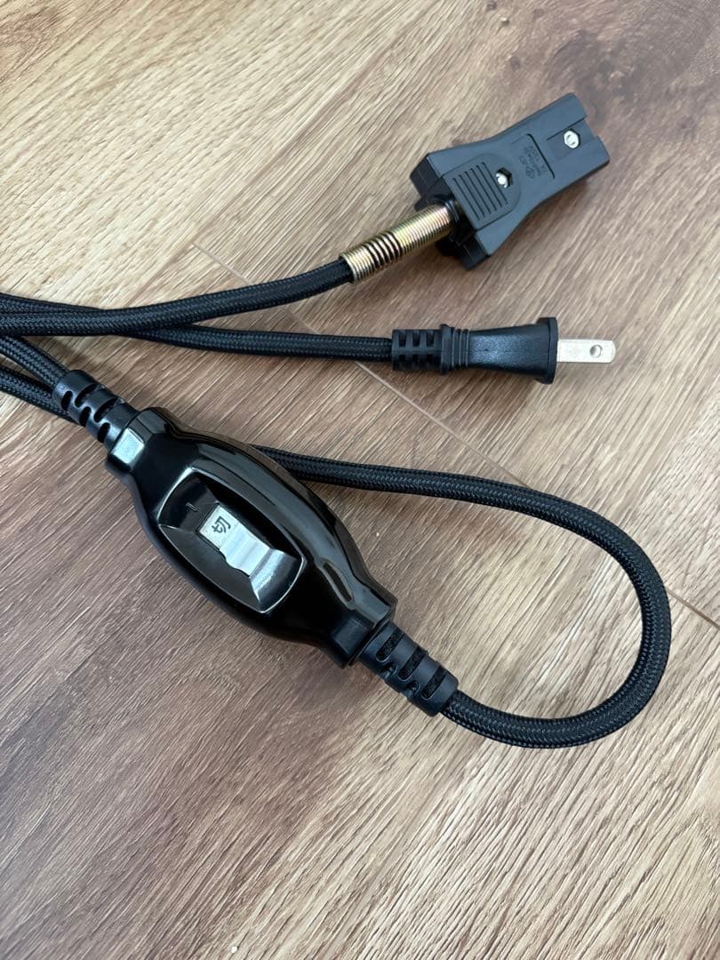 『カインズ』全面フラットヒーター　温度調整可能　正方形　黒