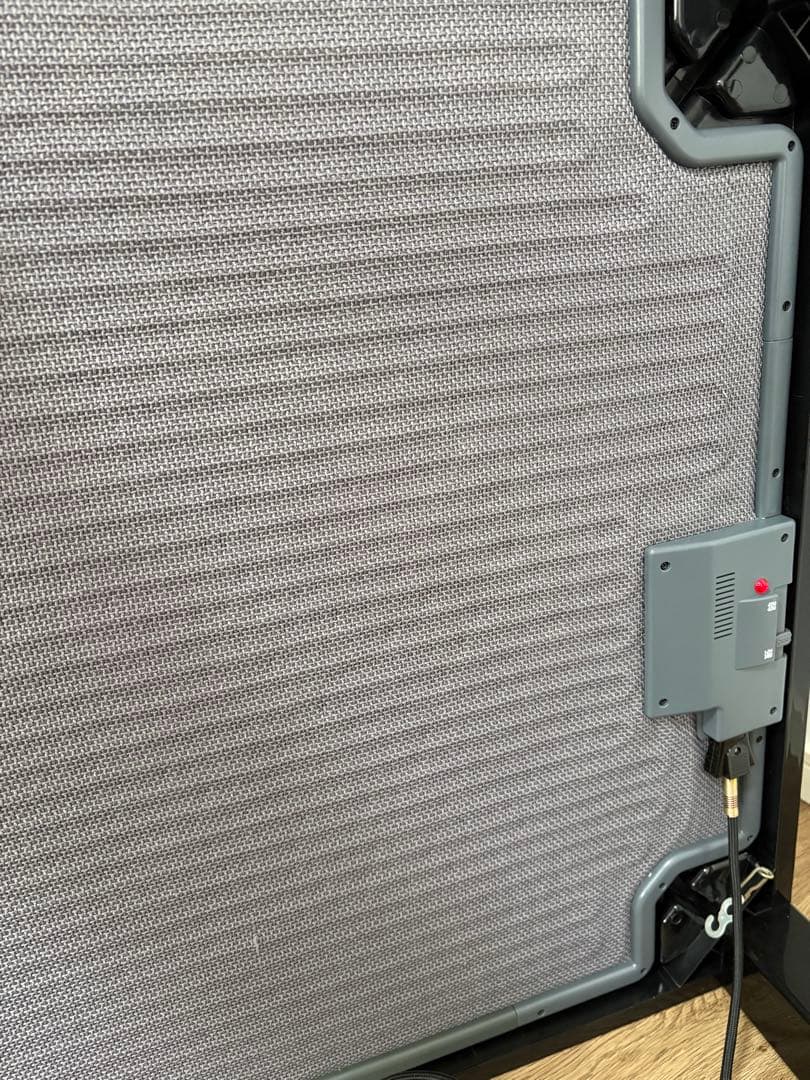 『カインズ』全面フラットヒーター　温度調整可能　正方形　黒