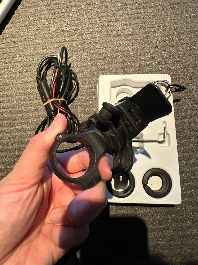 クアッドロック　QUAD LOCK USBダンパーセット　おまけ付き