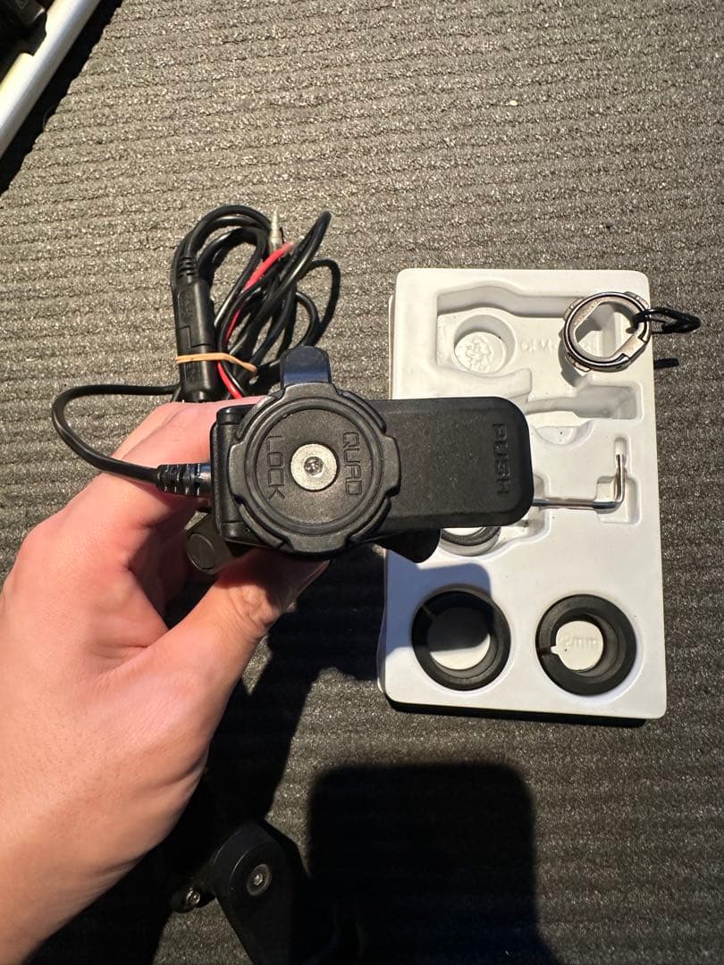 クアッドロック　QUAD LOCK USBダンパーセット　おまけ付き