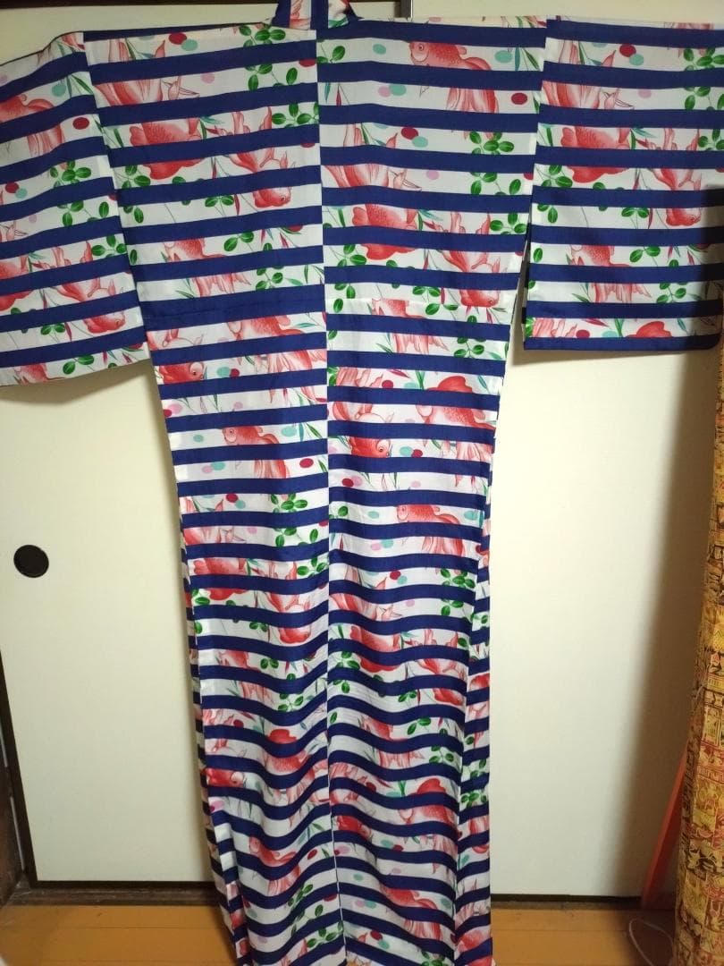 7/21限定価格★ふりふ　着用1回・青ボーダーに赤金魚柄