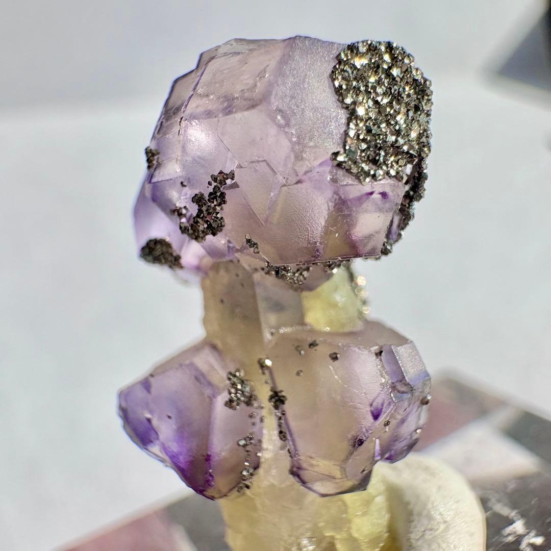 526 きのこタイプ 中国 内モンゴル産 フローライト&パイライト&クォーツ