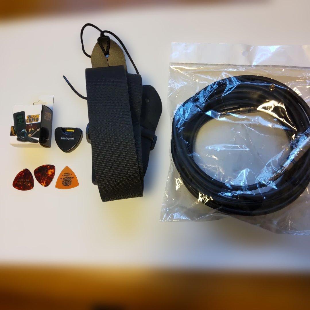 値下げ！左きき用セルダーエレキベース、B.C.大型アンプ、各種付属品付