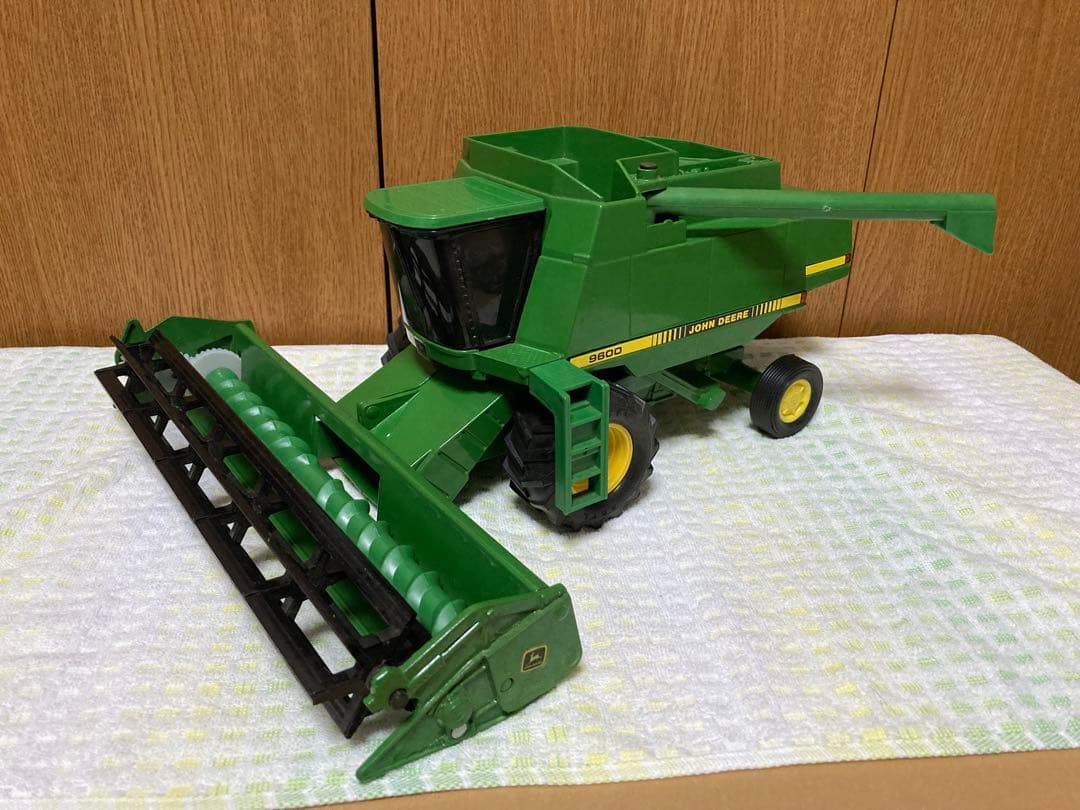 ジョンディア　コンバイン9600 ERTL製 1/28スケール