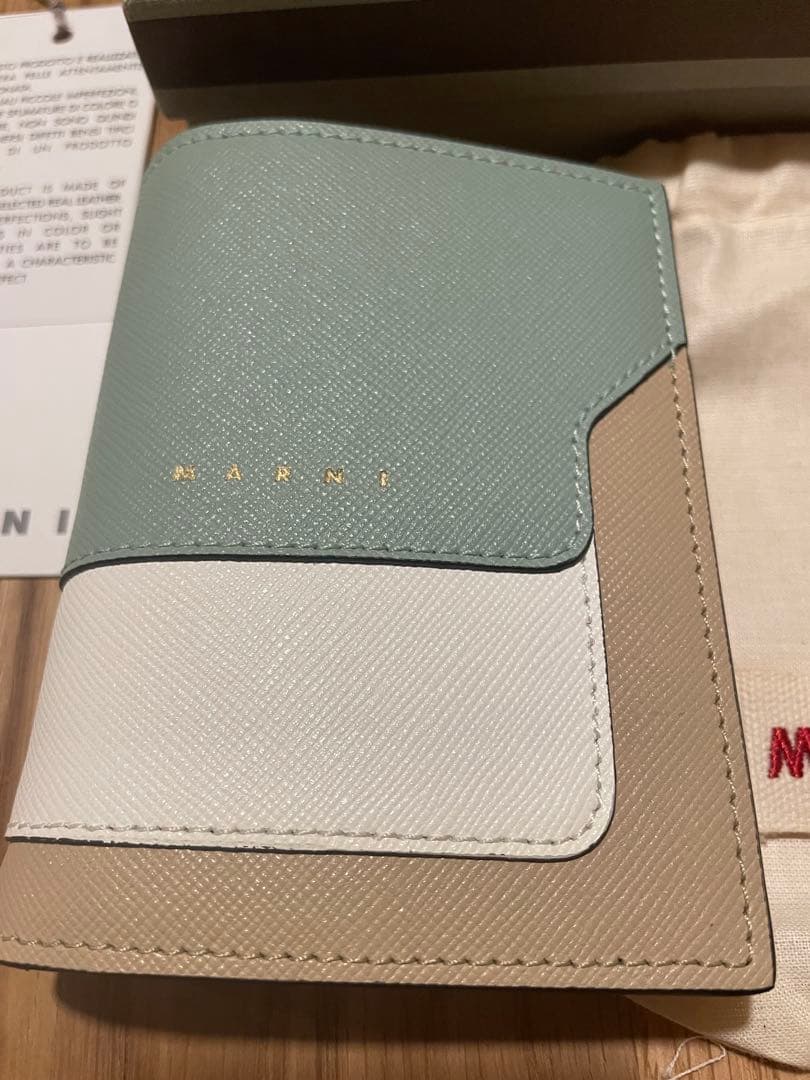 【新品・未使用】MARNI 二つ折り財布 PFMOQ14U13 LV520