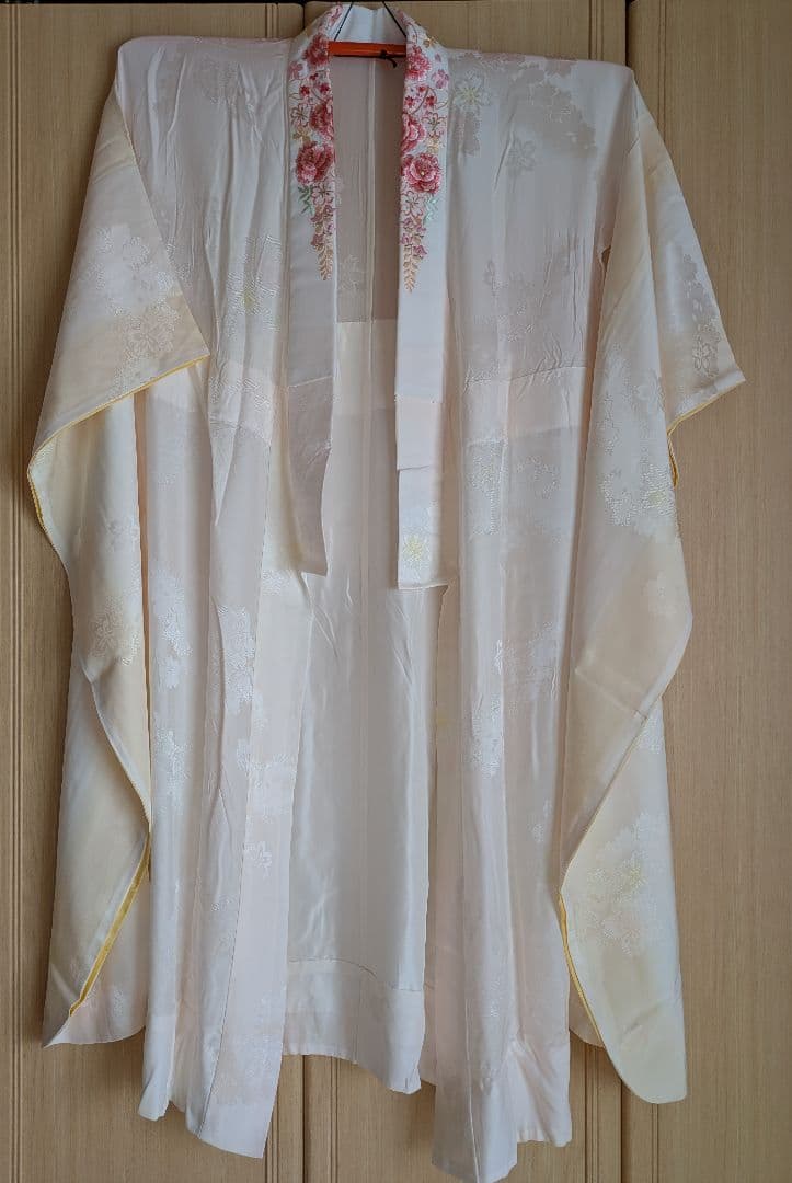 華やかでかわいい花柄 クリームピンクの振袖と小物フルセット バック 草履 髪飾り