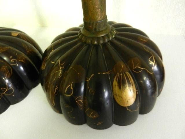 「木地黒漆塗金蒔絵菊型燭台一対」（江戸末期～明治のアンティークな工芸美術品）