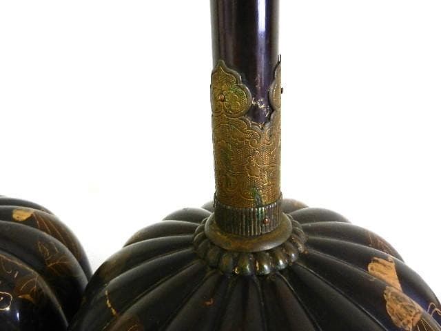 「木地黒漆塗金蒔絵菊型燭台一対」（江戸末期～明治のアンティークな工芸美術品）