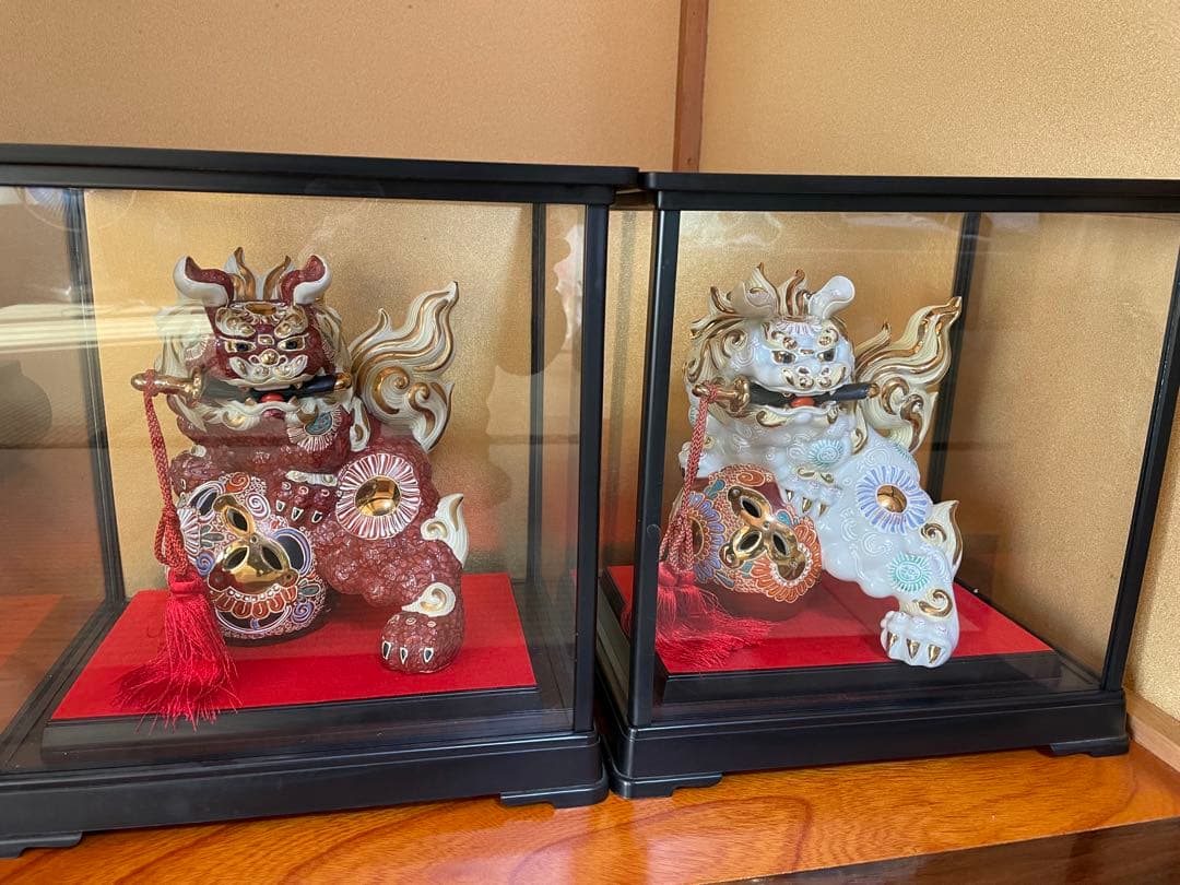 九谷焼　陶器製　獅子の置物 赤・白・金　紅白　工芸品　アンティーク　おめでたい