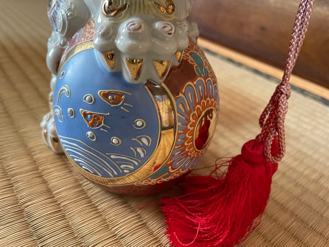 九谷焼　陶器製　獅子の置物 赤・白・金　紅白　工芸品　アンティーク　おめでたい
