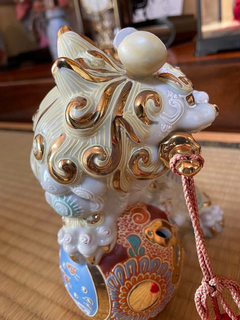 九谷焼　陶器製　獅子の置物 赤・白・金　紅白　工芸品　アンティーク　おめでたい