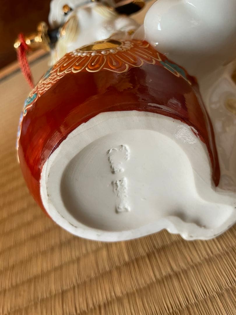 九谷焼　陶器製　獅子の置物 赤・白・金　紅白　工芸品　アンティーク　おめでたい