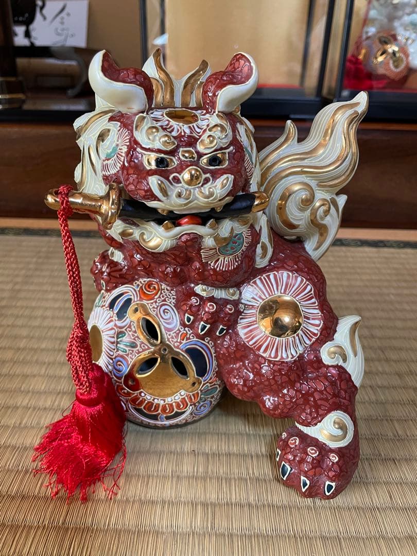 九谷焼　陶器製　獅子の置物 赤・白・金　紅白　工芸品　アンティーク　おめでたい