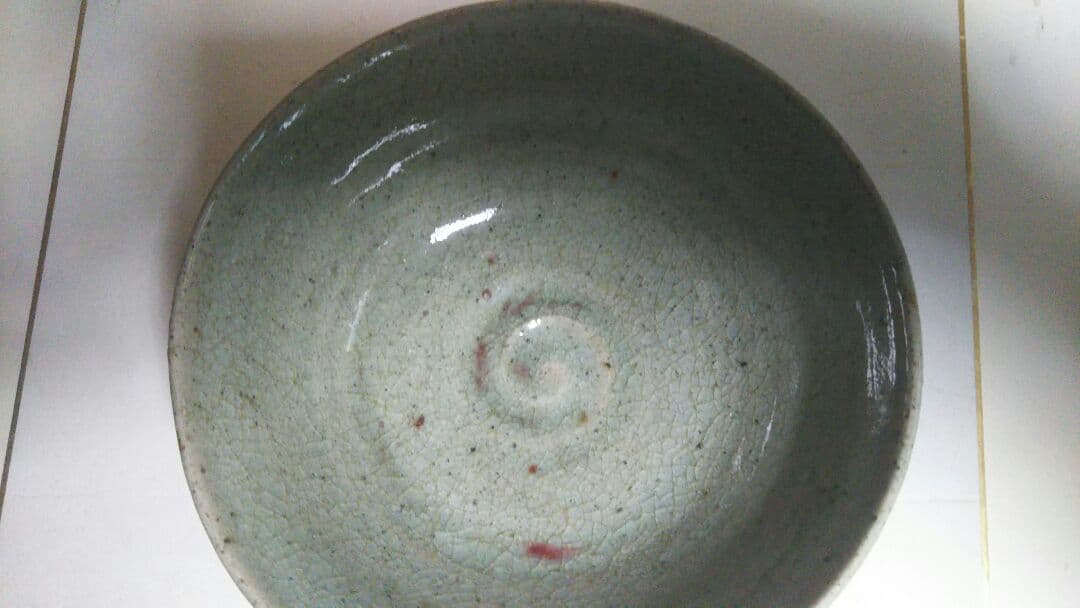 高麗青磁輪線紋茶碗です貫入いり