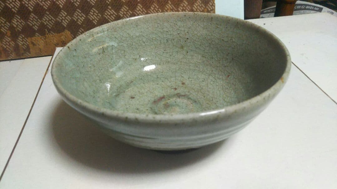 高麗青磁輪線紋茶碗です貫入いり