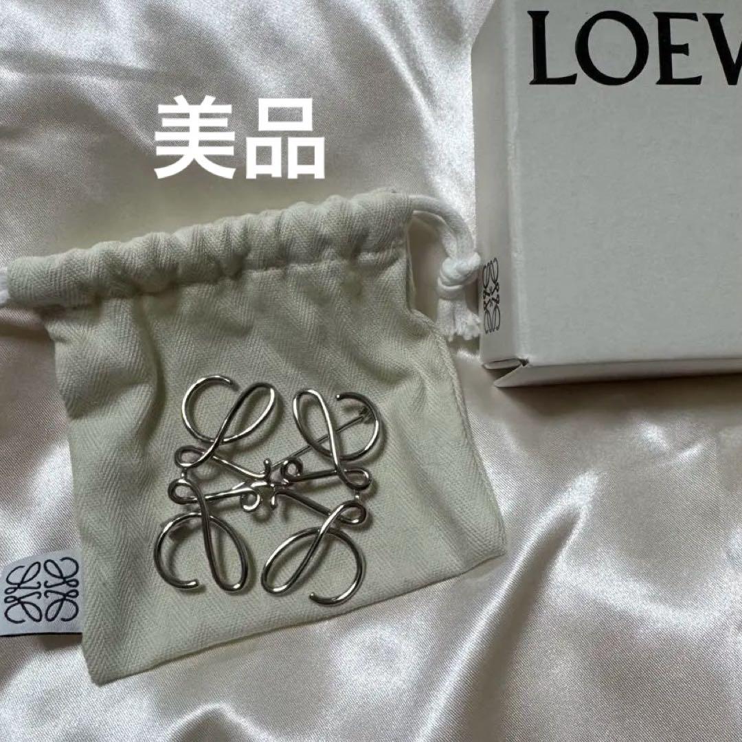 LOEWE アナグラムブローチ（メタル）