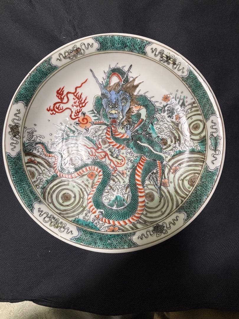 中国古美術品　五彩　海水龍文　大皿　大清康煕年製　28cm