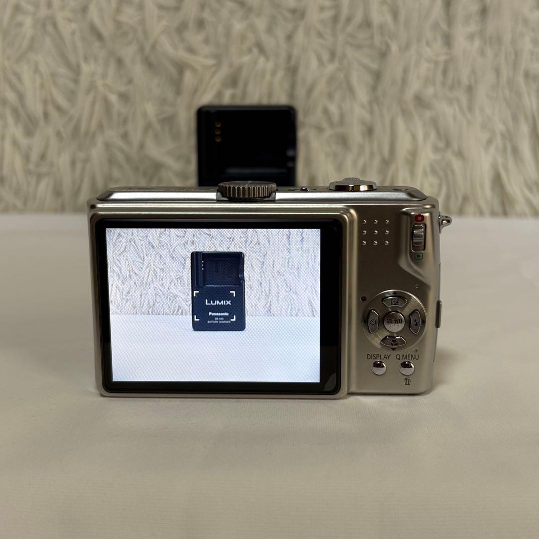 ★美品★ Panasonic デジカメ LUMIX DMC-TZ5 シルバー