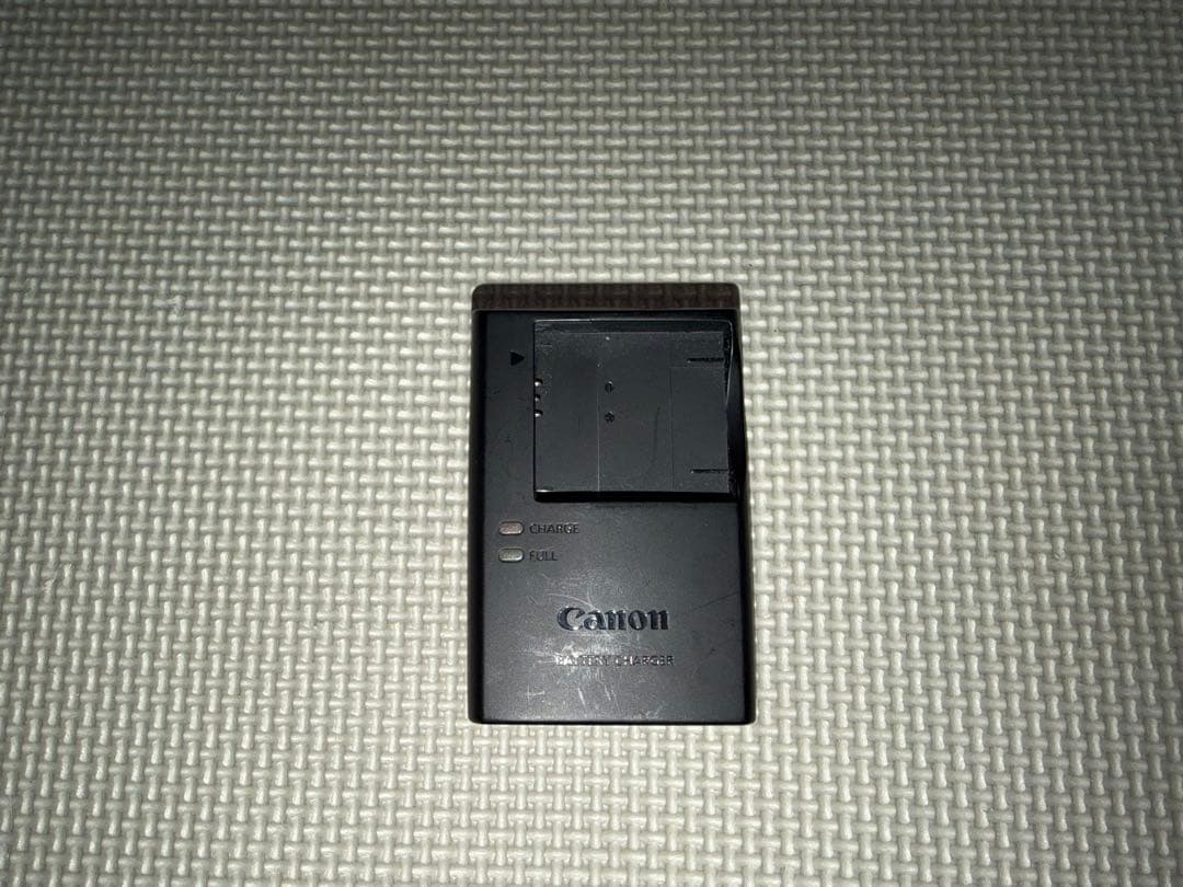 Canon IXY 180 コンパクトデジタルカメラ 本体とバッテリー