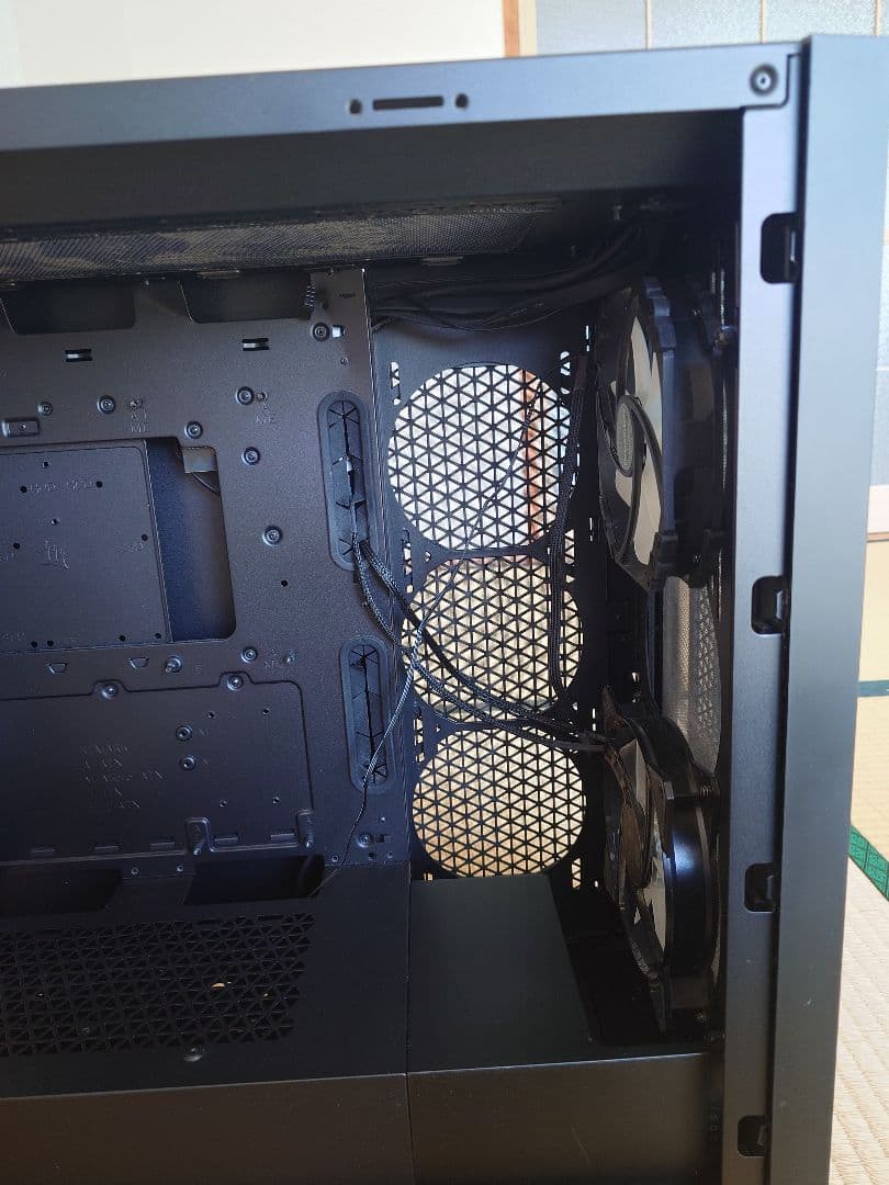 Corsair 5000D Airflow強化ガラスPCケースARGBファン付き