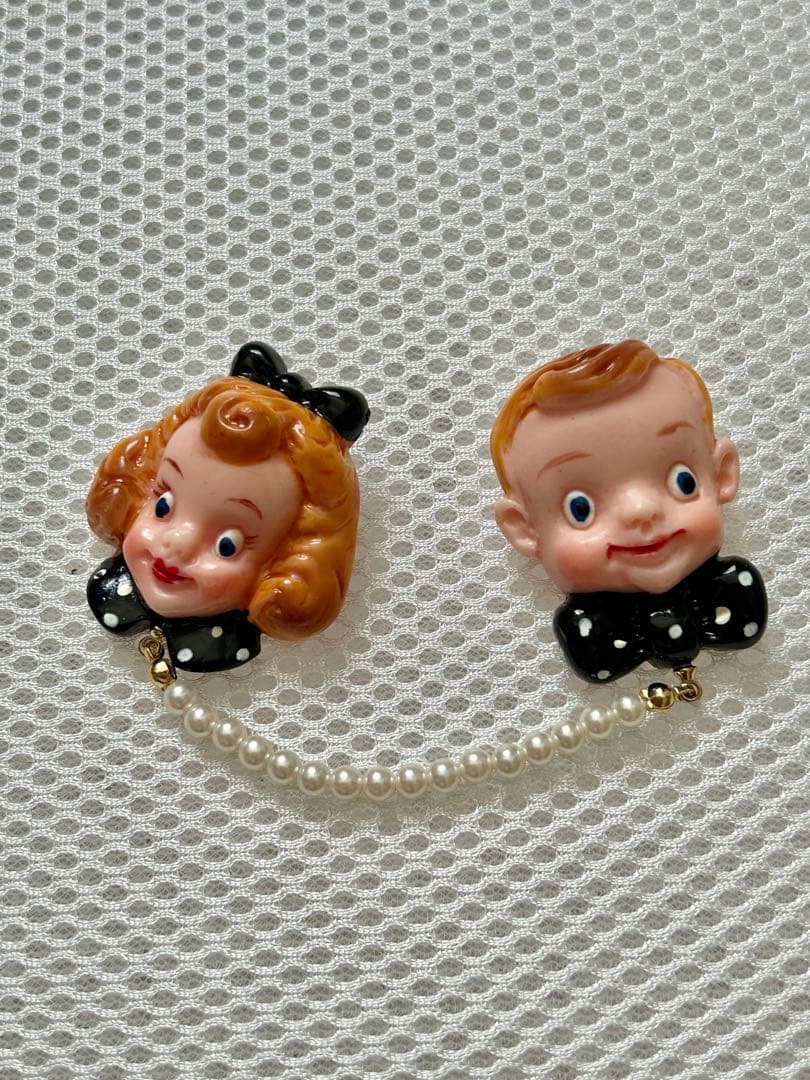 weekendsウィークエンズ 男の子女の子ブローチ