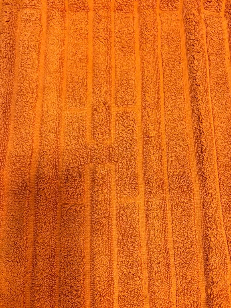 エルメス（HERMES）のHロゴ入りデザインのオレンジ色のコットンバスマット