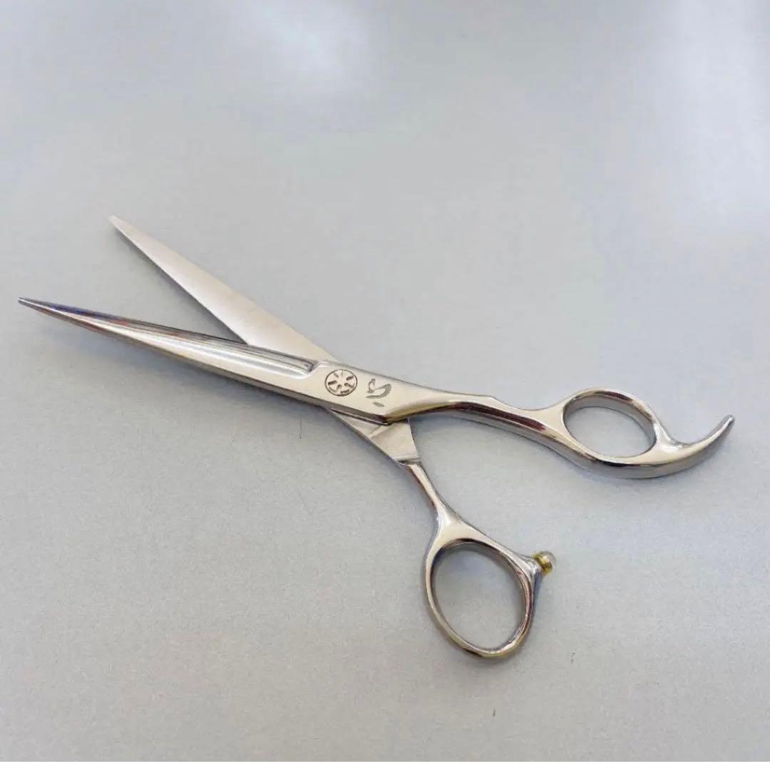 7インチシザー　新品未使用　まろやかサクサク切れの良いシザー おすすめ！