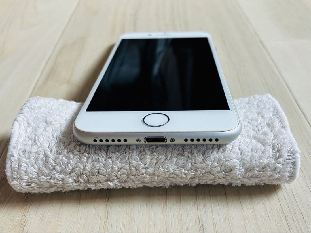 iPhone 8 スペースグレイ 64GB 動作確認済