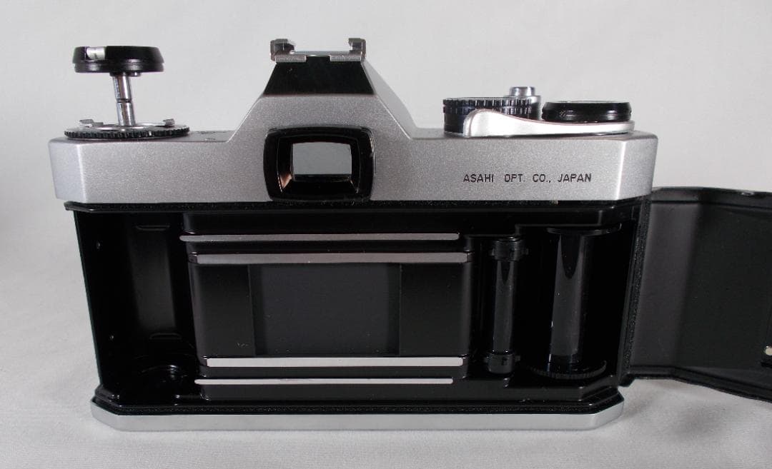 フィルムカメラ 整備済 完動品　Pentax SPF + f/1.8　L219