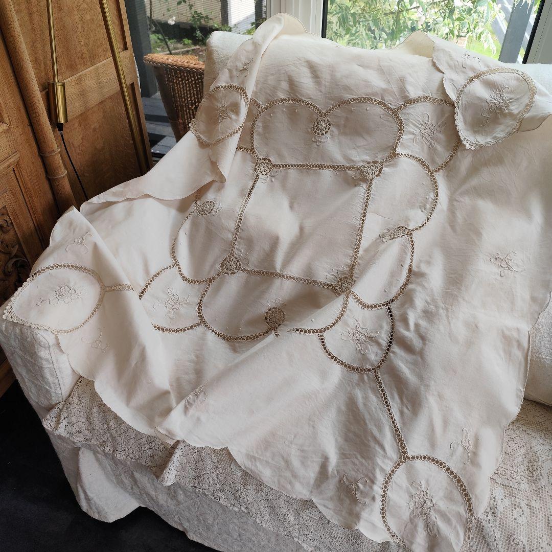 手刺繍入りパネル　クロッシェ編みレース繋ぎ　生成り　テーブルクロス