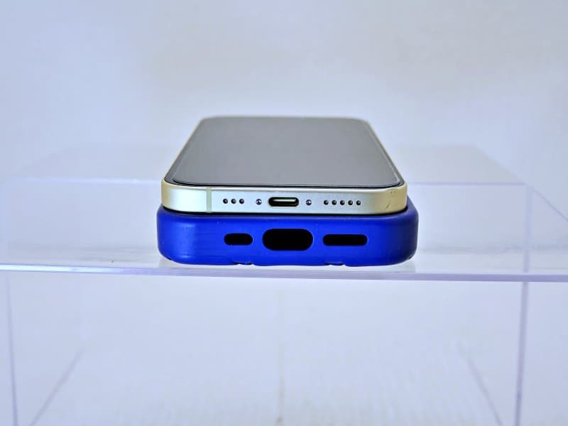 ⭐️美品　ボッテガヴェネタ　iPhone シリコンスマホケース　カバー　ブルー