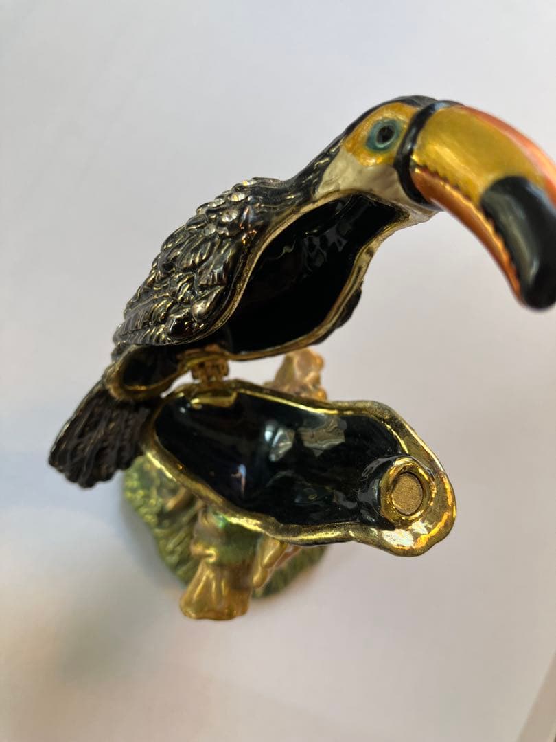 トゥカンのアンティーク置物・ピルケース