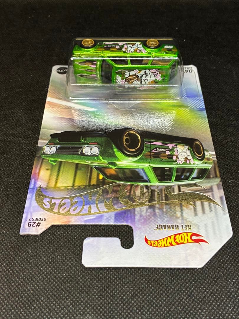 ホットウィール NFTG ダットサン ブルーバード 510 ワゴン 招き猫